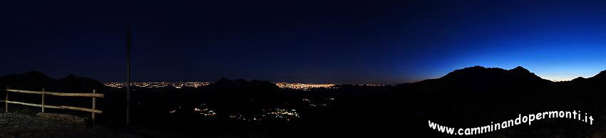 09 07841 Panoramica notturna dal rif Capanna.jpg