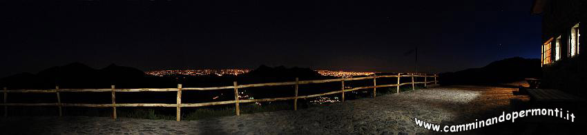 09 07850 Panoramica notturna dal rif Capanna.jpg