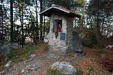 09 12949 Santella nei pressi della Casina Bianca