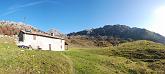 09 13081 Panoramica dalla Baita - al centro M Alben la Croce a dx M Alben